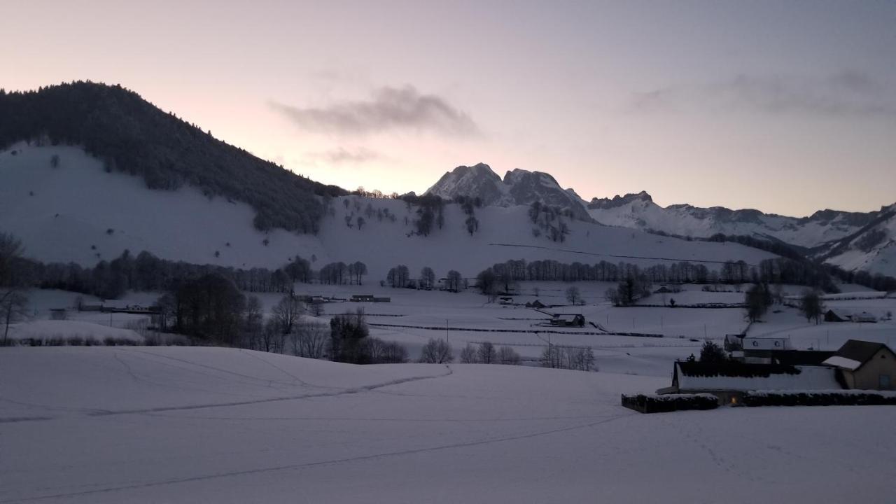 Gite De Montagne Du Plateau De Lhers- Accueil Randonneurs Hotel Accous Exterior foto