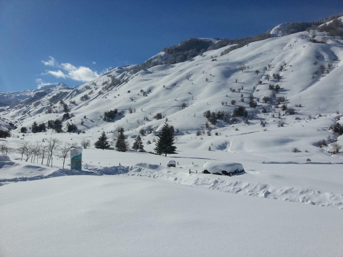 Gite De Montagne Du Plateau De Lhers- Accueil Randonneurs Hotel Accous Exterior foto