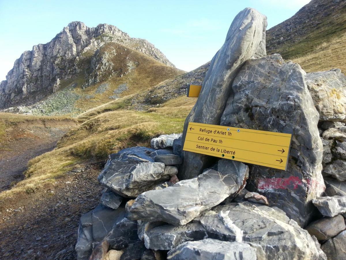 Gite De Montagne Du Plateau De Lhers- Accueil Randonneurs Hotel Accous Exterior foto