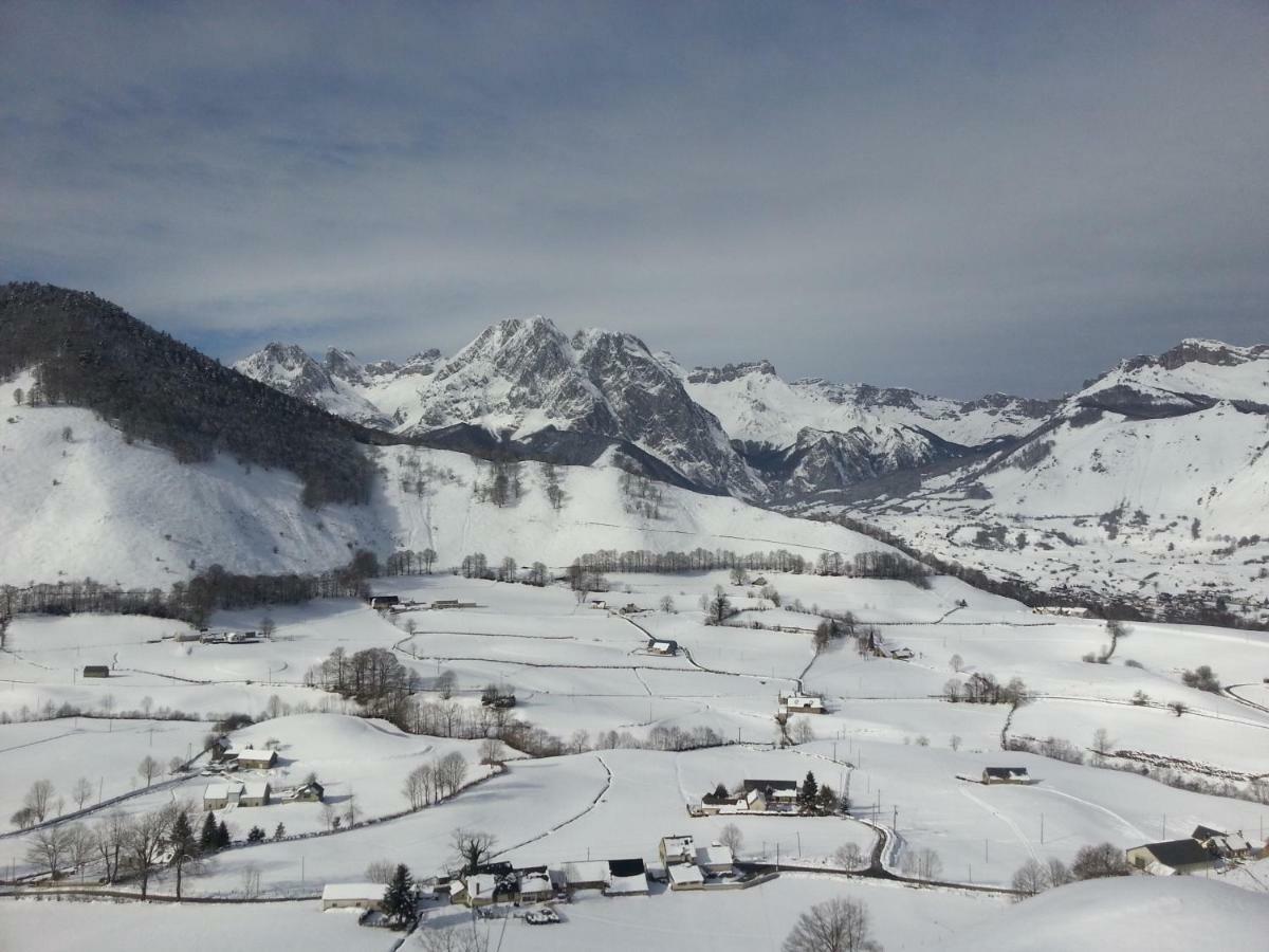 Gite De Montagne Du Plateau De Lhers- Accueil Randonneurs Hotel Accous Exterior foto