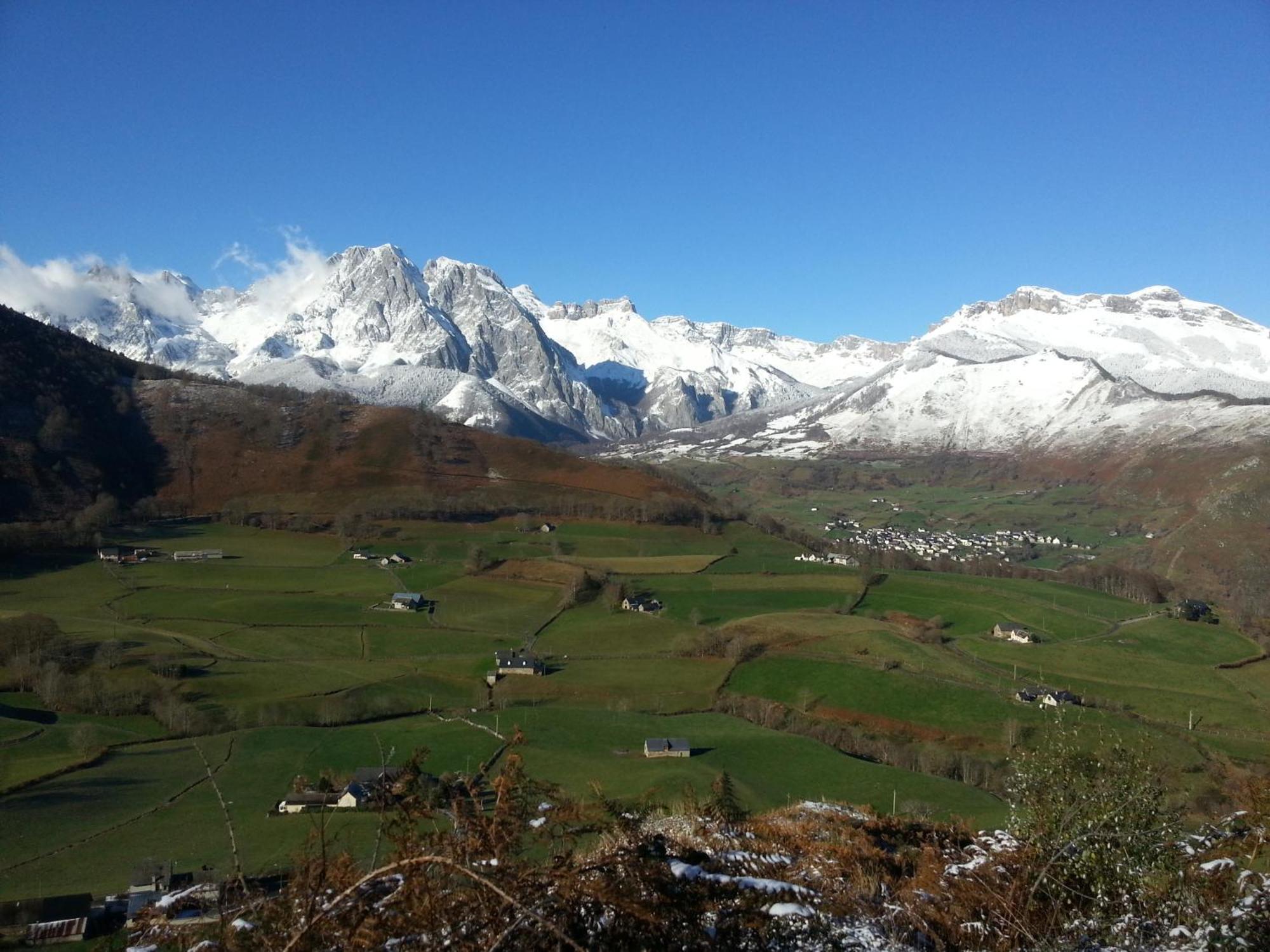 Gite De Montagne Du Plateau De Lhers- Accueil Randonneurs Hotel Accous Exterior foto